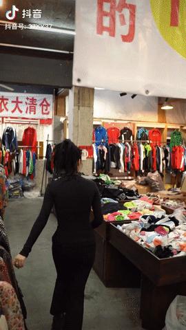 菜市场衣服真的绝了合集,为什么菜市场的衣服那么便宜