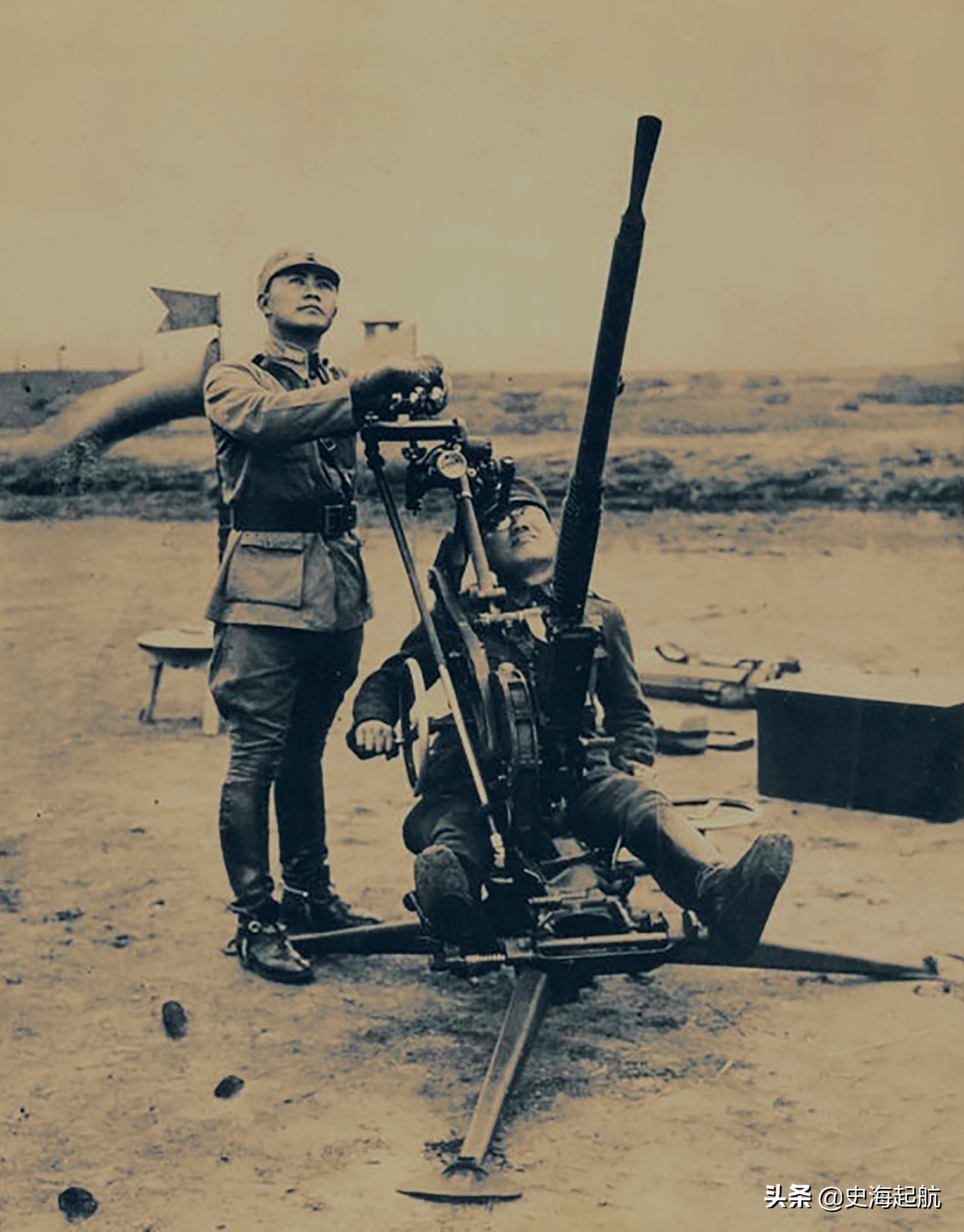 抗战时中国*队军***器武**照片：图3是国军的坦克，图6是国军的重机枪