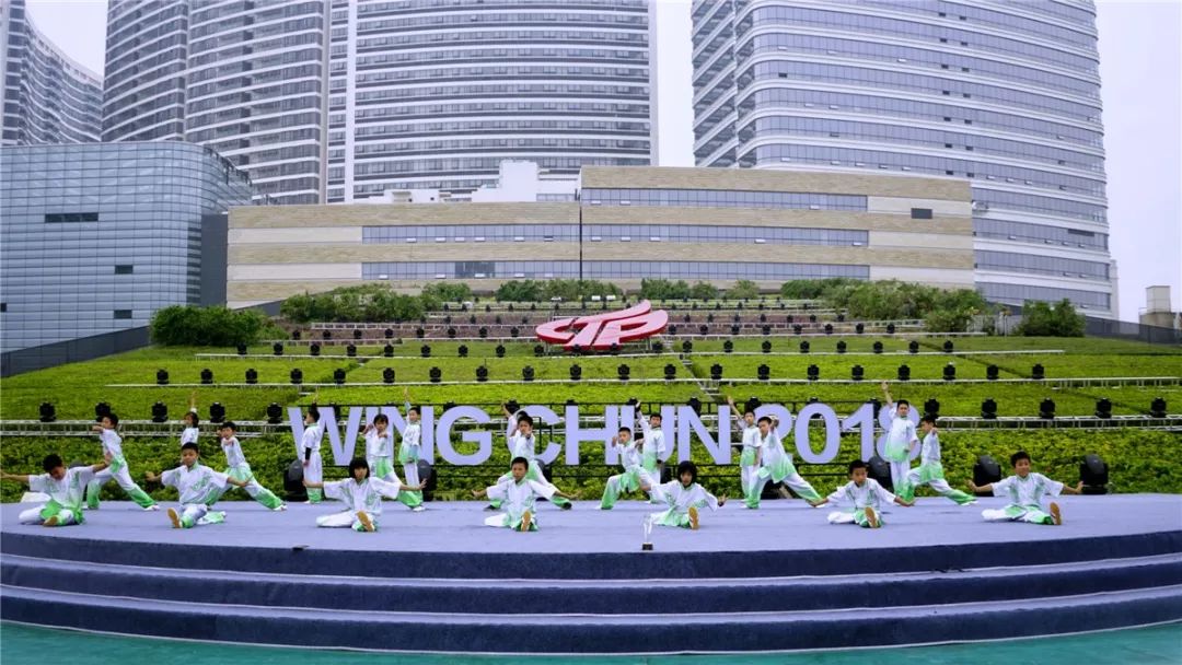 足球小男孩梦想,一个小孩的足球梦想有多难