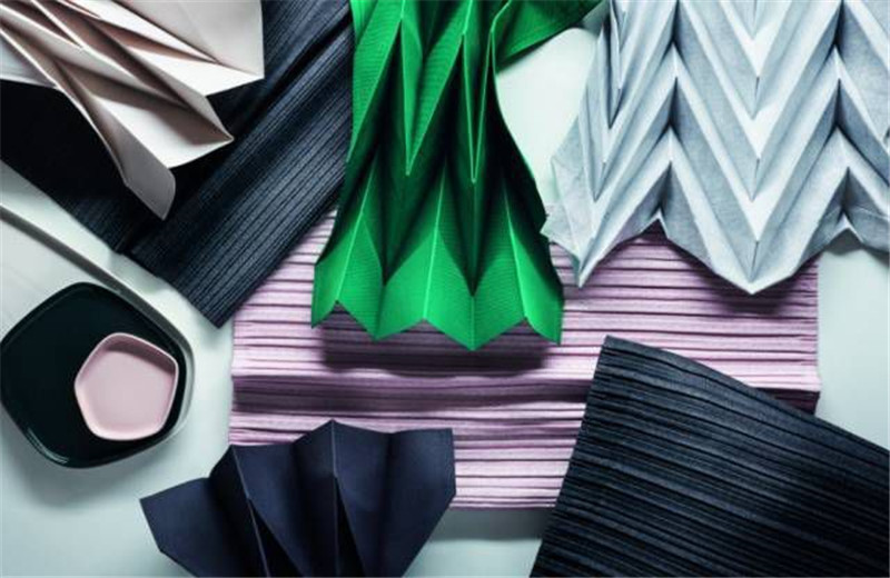 三宅一生褶皱外搭,三宅一生的褶皱艺术