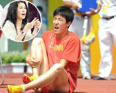 她被父亲嘲斗鸡眼，却因“丑角”一炮而红，曾公开怼周迅是小结巴