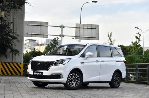 长安欧尚科尚mpv48伏轻混油耗,长安欧尚科尚mpv对比传祺gm6