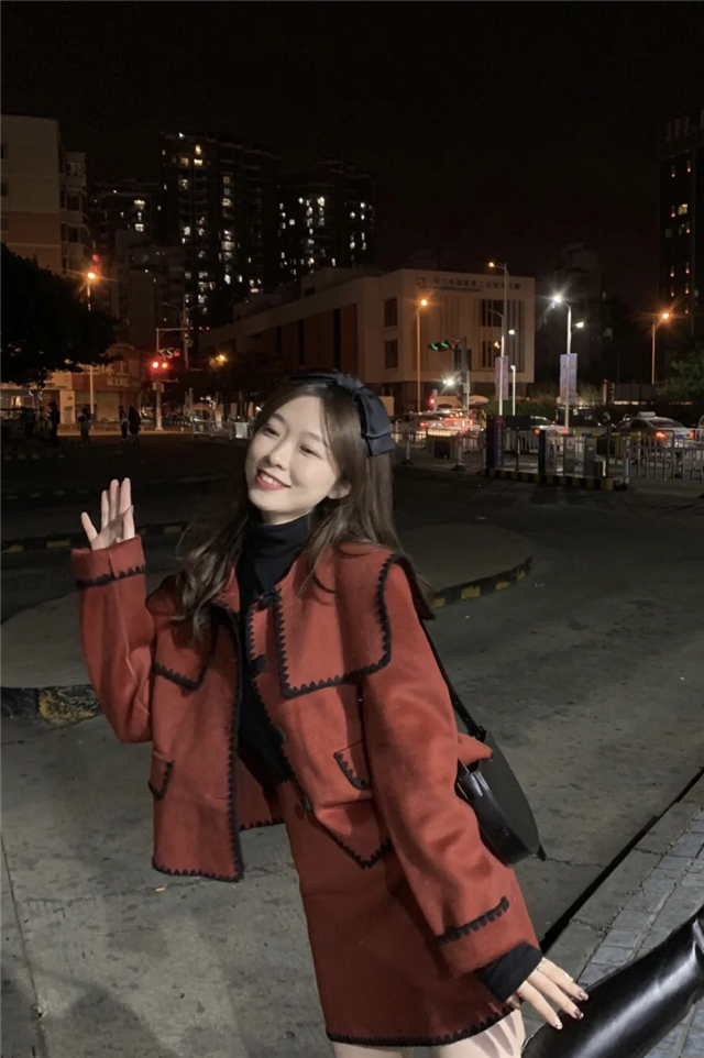 红色是秋冬最显气质的时髦的颜色,怎么把红色穿出不落俗套的时髦感