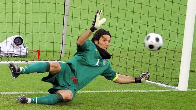足球守门员必学十大技巧,足球基本技术中的守门员技术教案