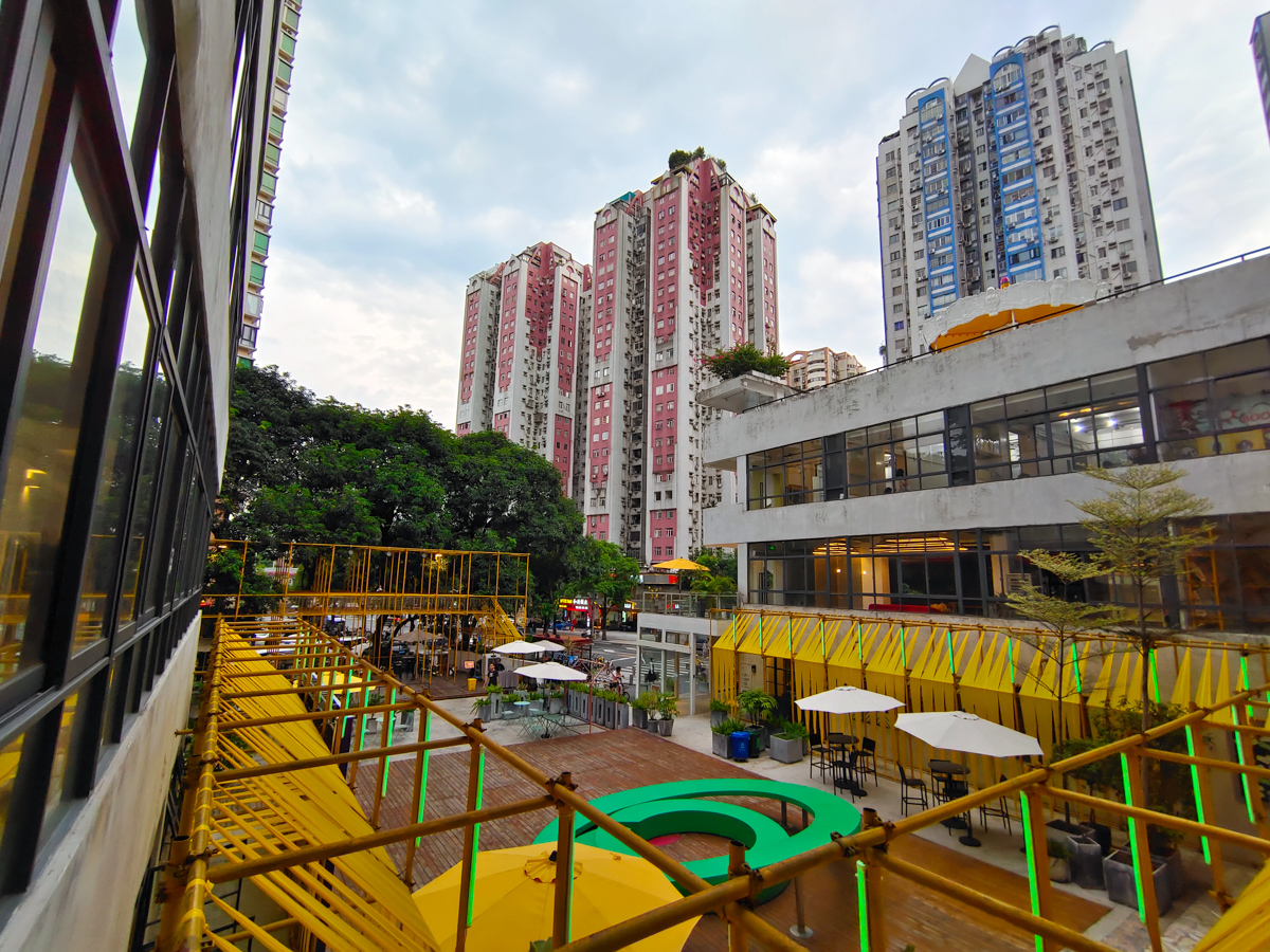 iqoo8燃色配色带壳,iqoo8燃变色