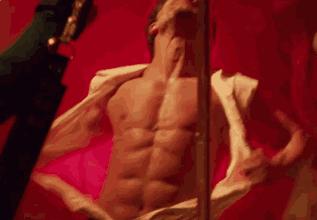 第一次被男生握住手腕,第一次被同一个男人甩了