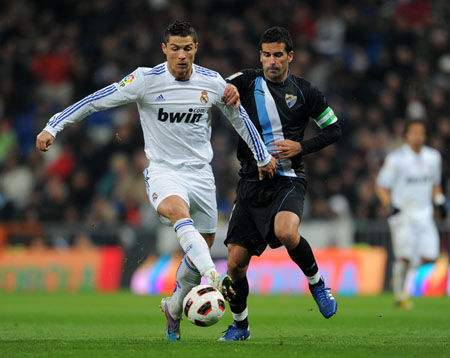 梅西伪9号和右边锋,梅西c罗谁更强终于说出了