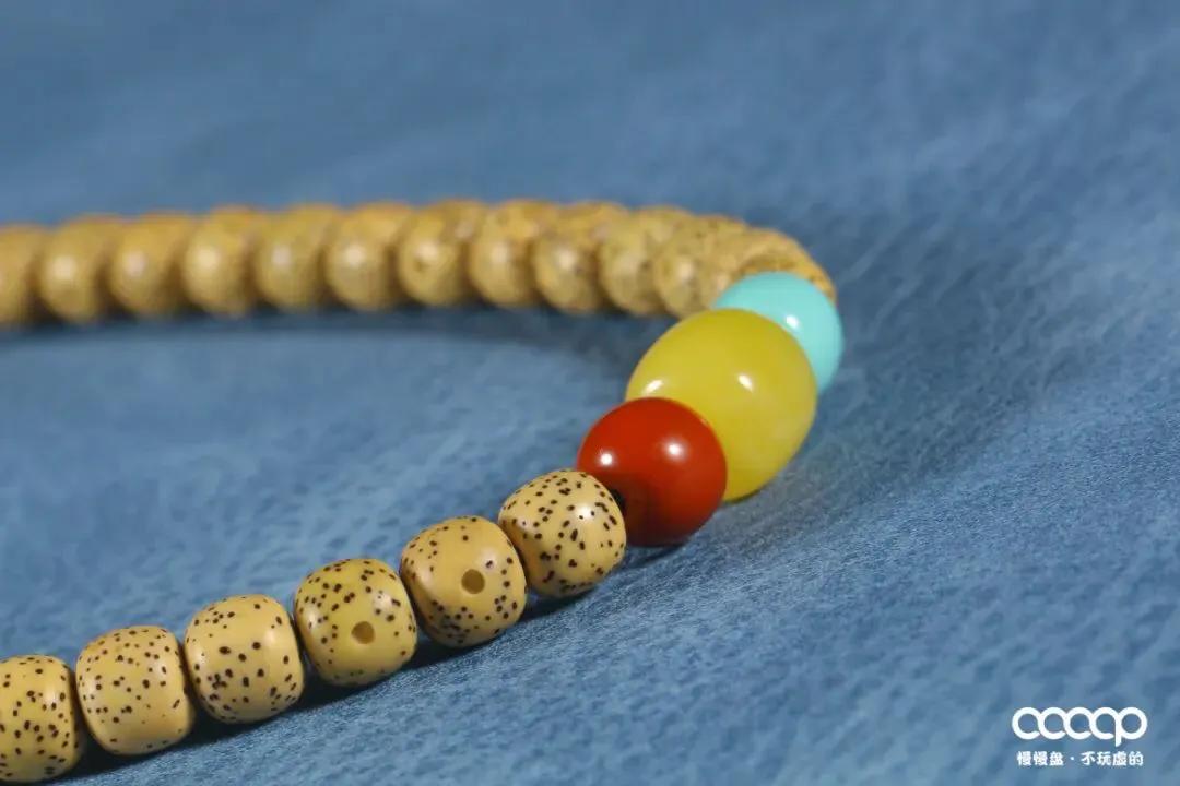 长串配饰如何搭配好看,多个手串如何搭配配饰好看