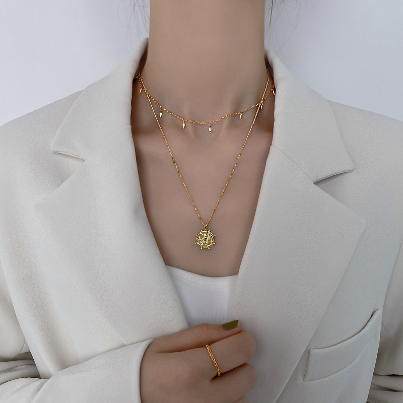 脸圆怎么显脸小又利落,脸大怎么穿搭学生