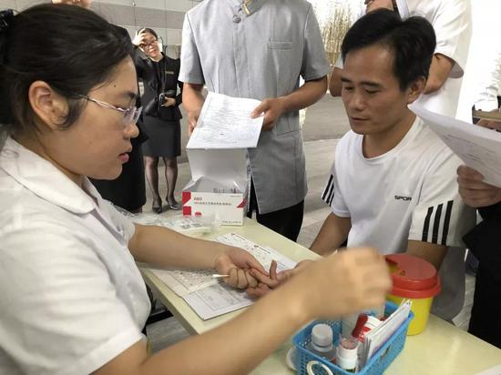 江西南昌县爱心献血传递真情,南昌爱心人士捐赠绿地铂瑞酒店