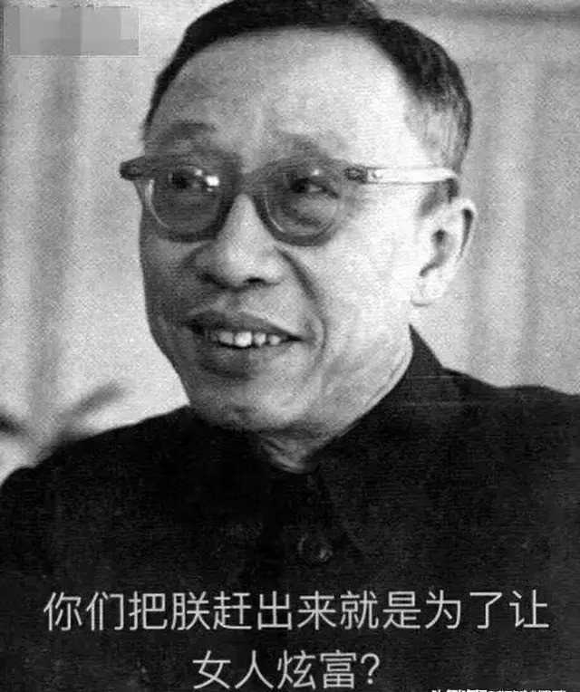 开车进故宫的露小宝LL，会成为第二个郭美美吗？