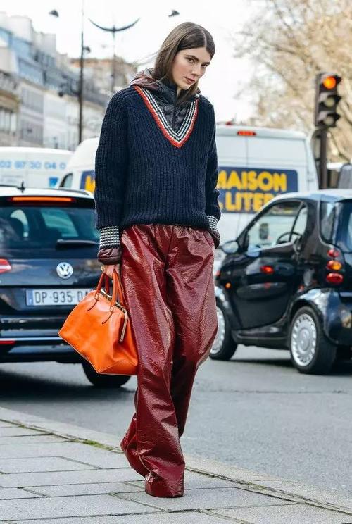 v领毛衣外穿款款洋气时髦,大v领中长款毛衣慵懒显瘦