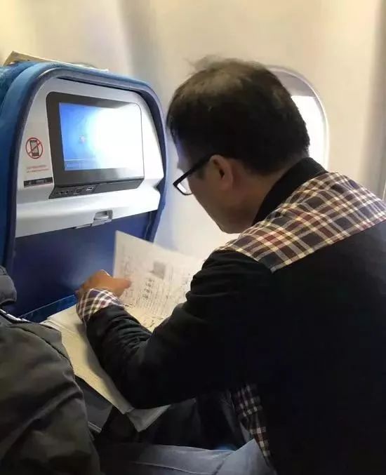 老师在生死关头17秒救下学生,生死关头老师救学生