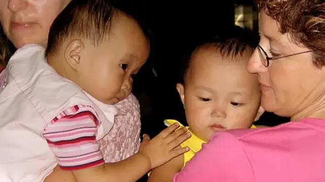 被美国收养的中国弃婴,被美国人领养的中国弃婴现状