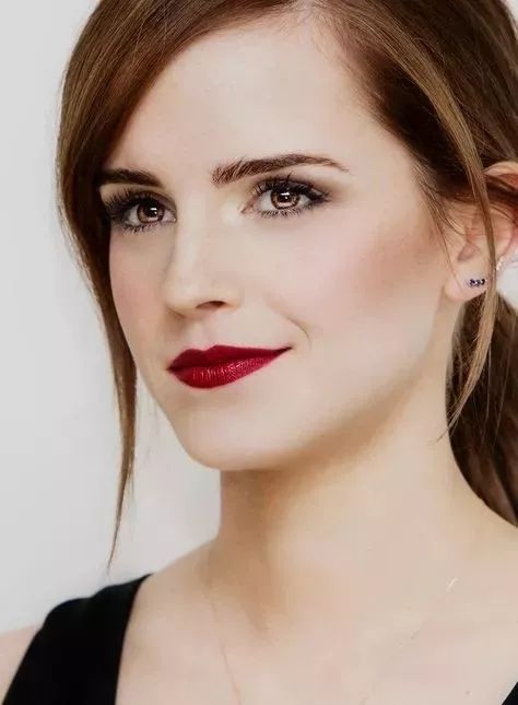 新年发型推荐齐肩发发量多,30-40岁适合发型男士圆脸发质细软