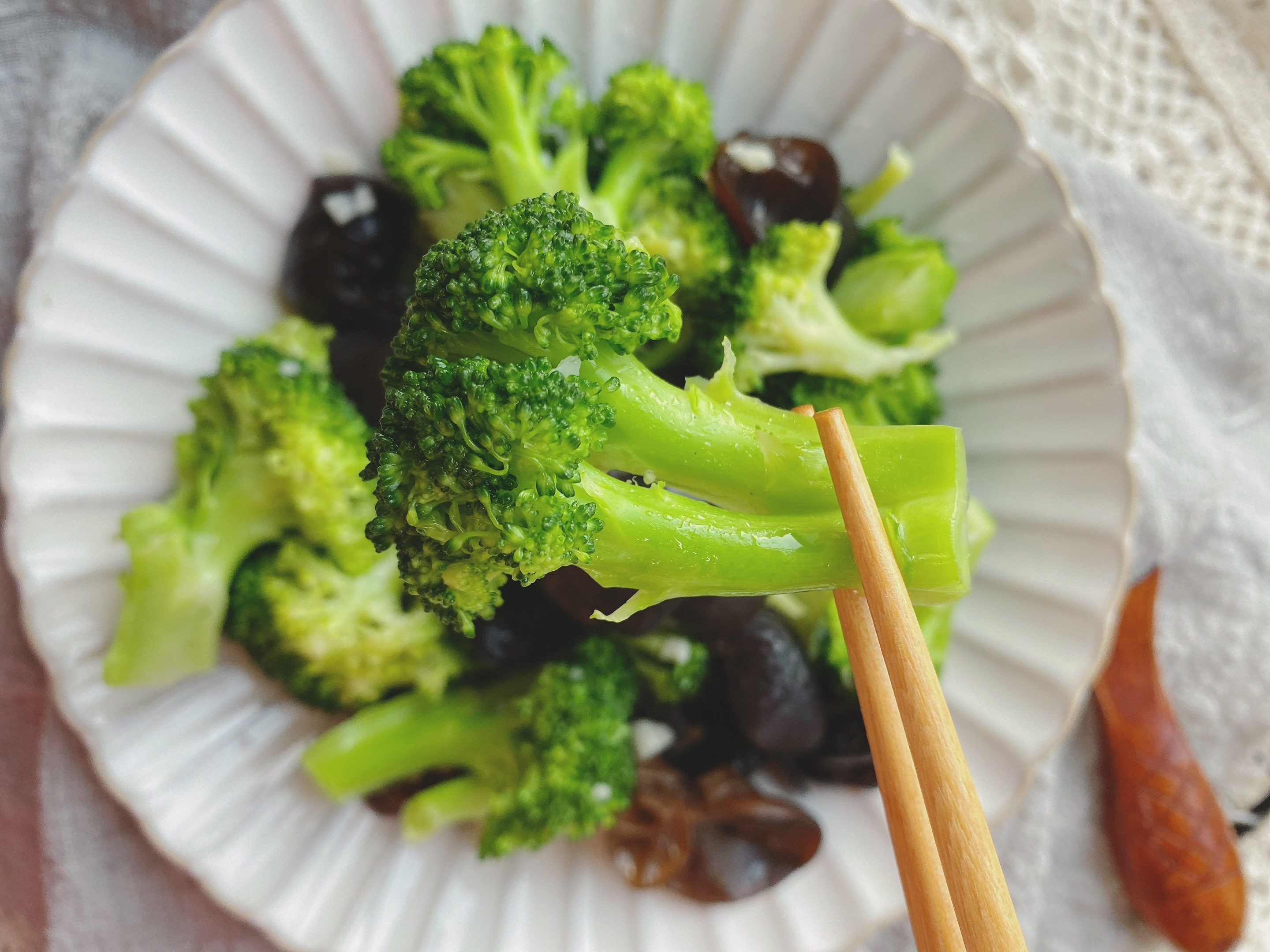 木耳怎么泡发更好吃,木耳的泡发和吃法