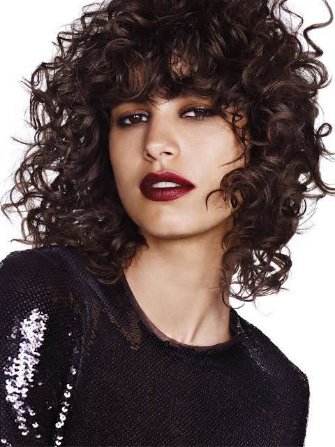 你可以没有爱情但不可以没有面包,可以没有爱情不能没有口红和香水