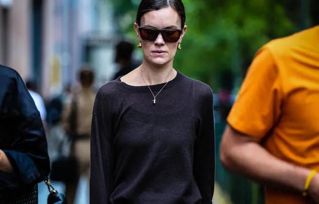 一件风衣穿10年！这位前VOGUE编辑才是职场穿搭范本吧