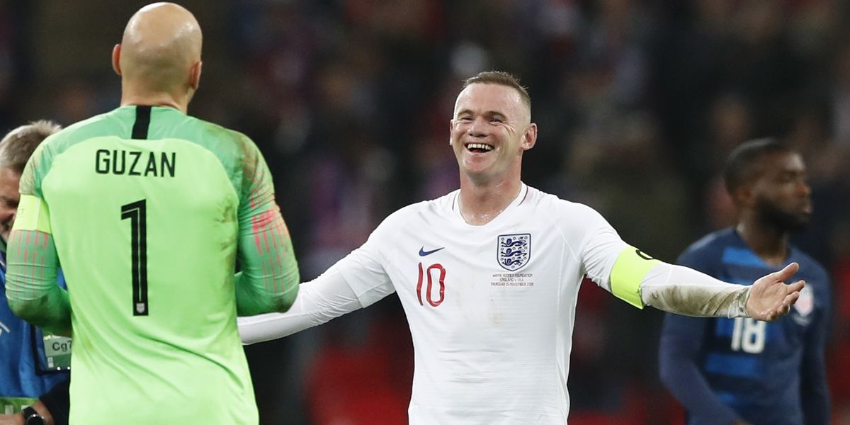 鲁尼10号签名球衣,队长袖标第二场