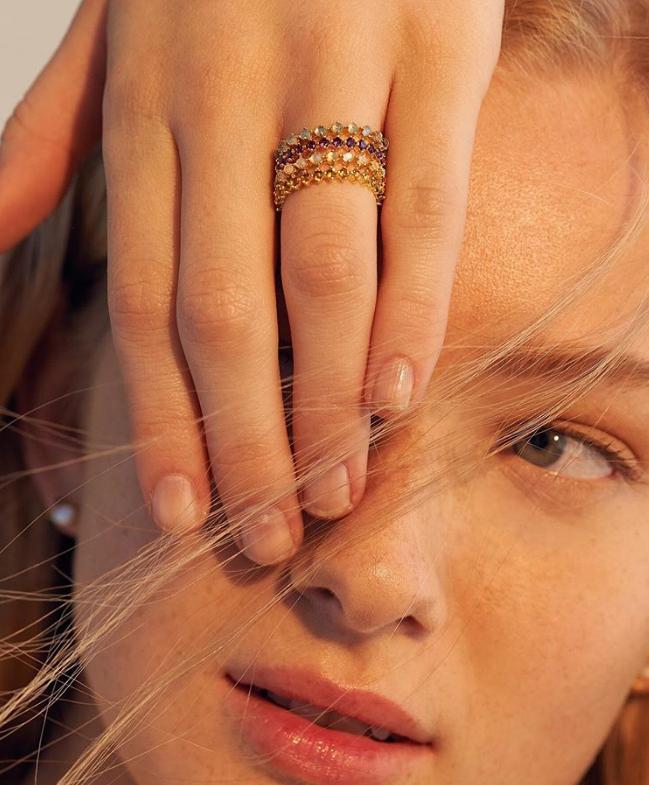 有时候质感就体现在小小的配件上，一件可以陪你穿梭日常的珠宝