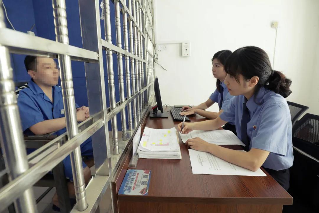 入群就能免费查询公民个人信息3次？这个聊天群是干啥的