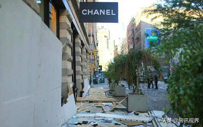 美国留学生打劫奢侈品店,中国留学生趁火打劫奢侈品