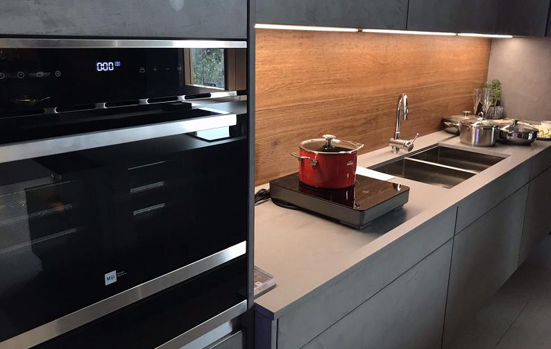 用绿色能源与肖特赛兰的神奇玻璃，德国米技打造的快乐厨房