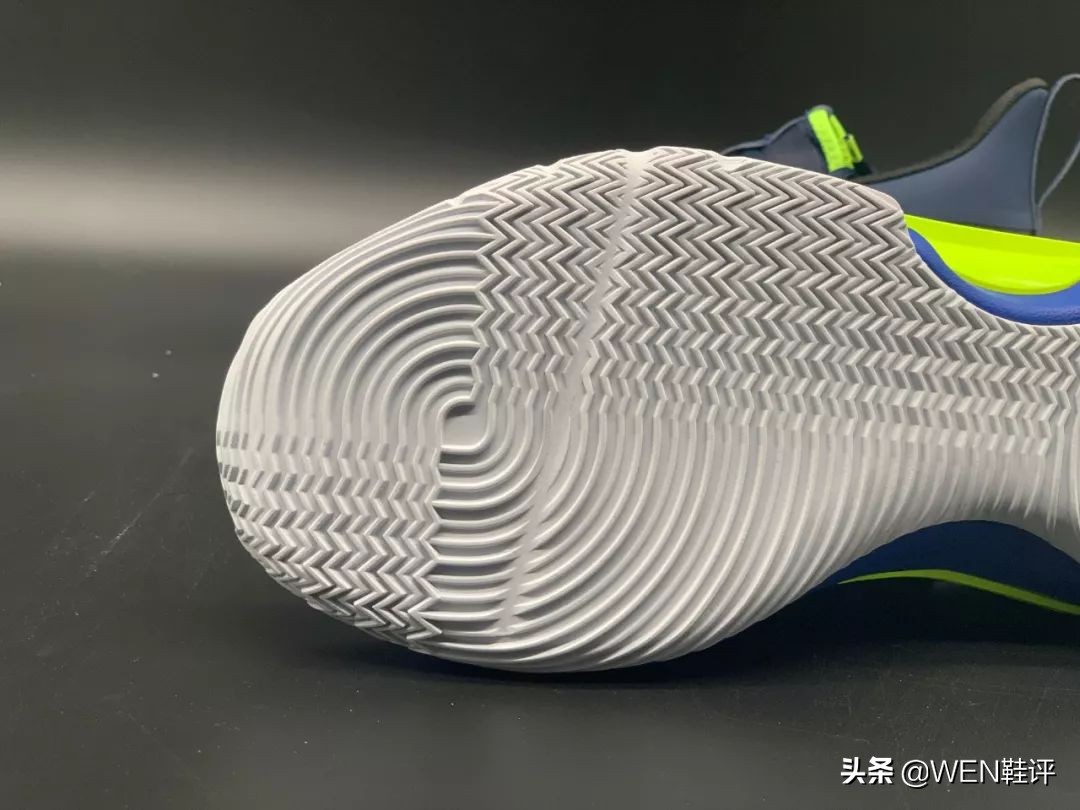 UA签约库里真用心，极为豪华的中底科技，致敬球迷的第七代战靴