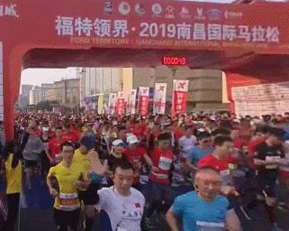 万人高呼!一场马拉松,认清了南昌的真面目