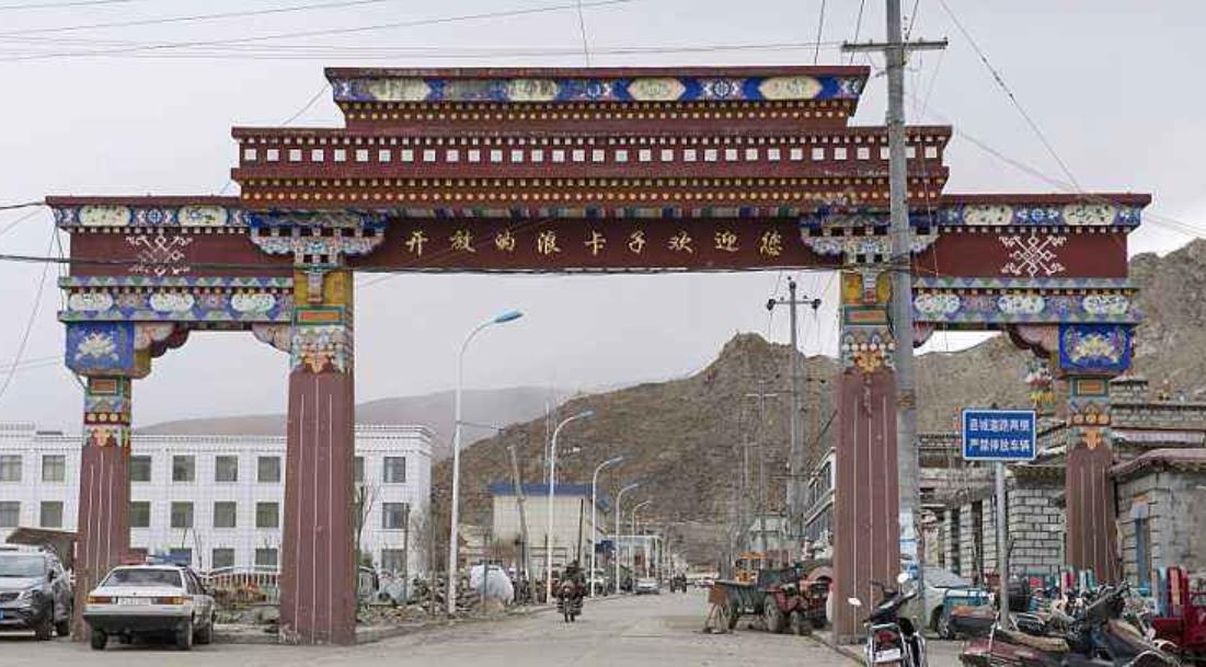 西藏风雨中的羊卓雍措,西藏四大湖羊卓雍错