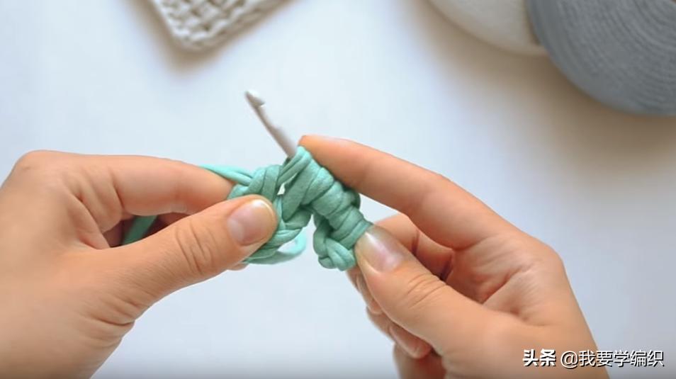 十一与其出门人挤人，不如在家看电视钩包包，一款拼色手提袋教程