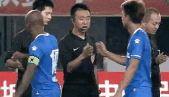 国足怎么才能进球搞笑图,国足搞笑停球场面动图