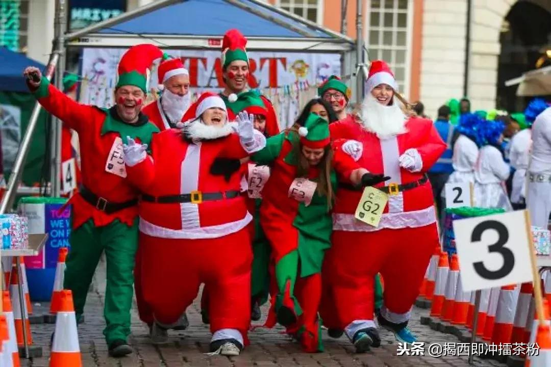 过分美丽！圣诞灯饰点亮香港：泰迪熊、比卡超、布丁狗陪你过圣诞