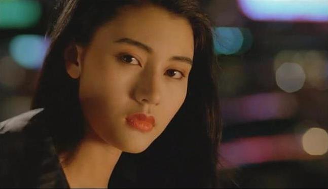 46岁李嘉欣晒自拍送祝福,李嘉欣深夜晒自拍