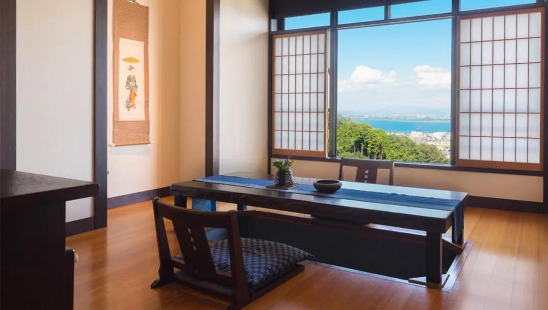 为英伦女神而生，20万日元一把的“樱和伞”，发售一小时就被抢光