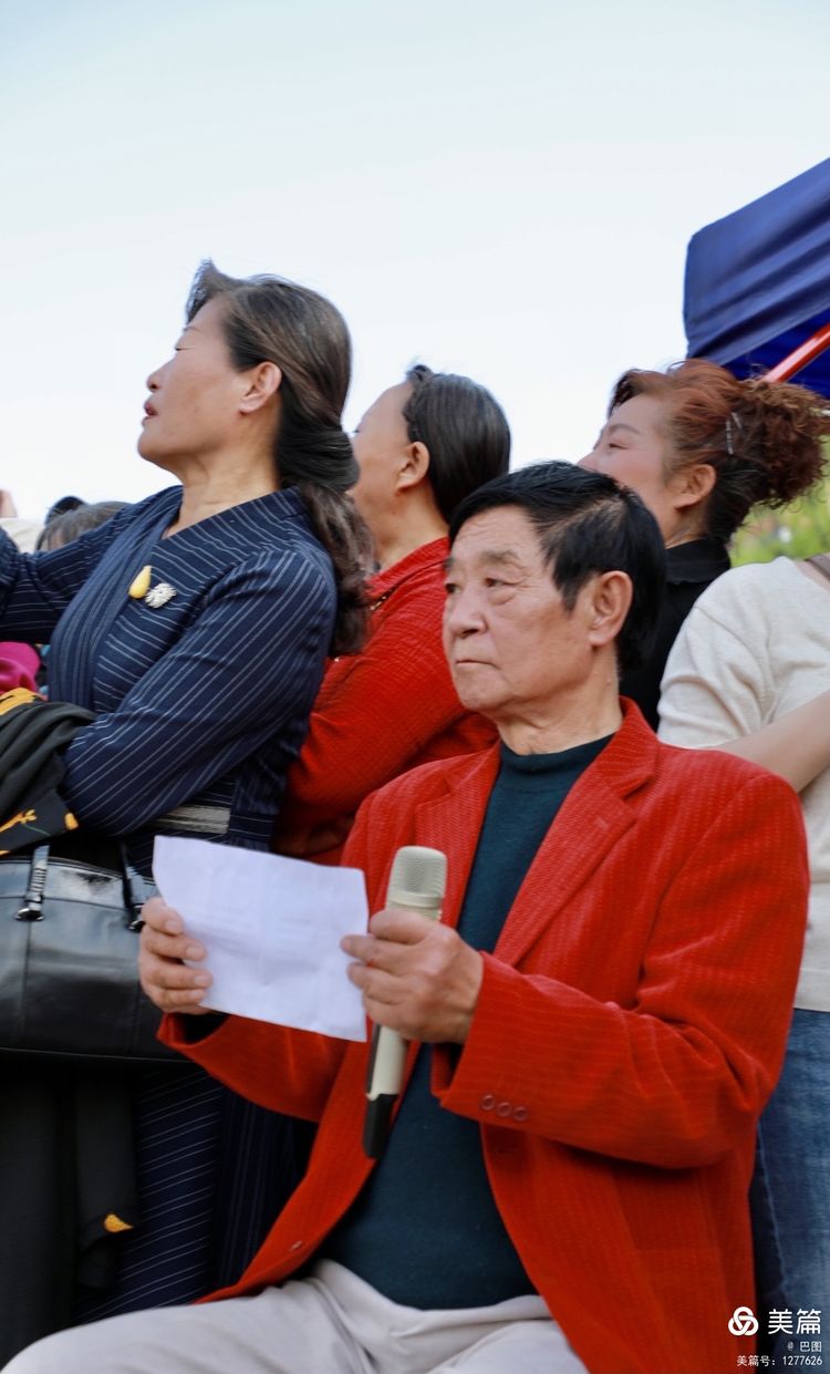 洛阳牡丹广场新疆舞视频,洛阳牡丹广场爵士舞