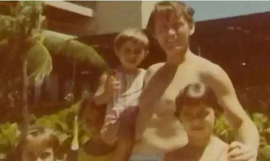 戴15元手表,却秘密捐出560亿:人活到极致,一定是素与简