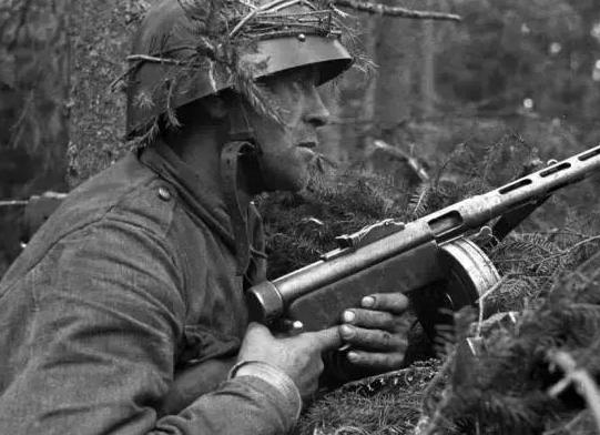 二战时期小国芬兰，从何而来的先进*器武**装备？能让苏联损伤惨重。