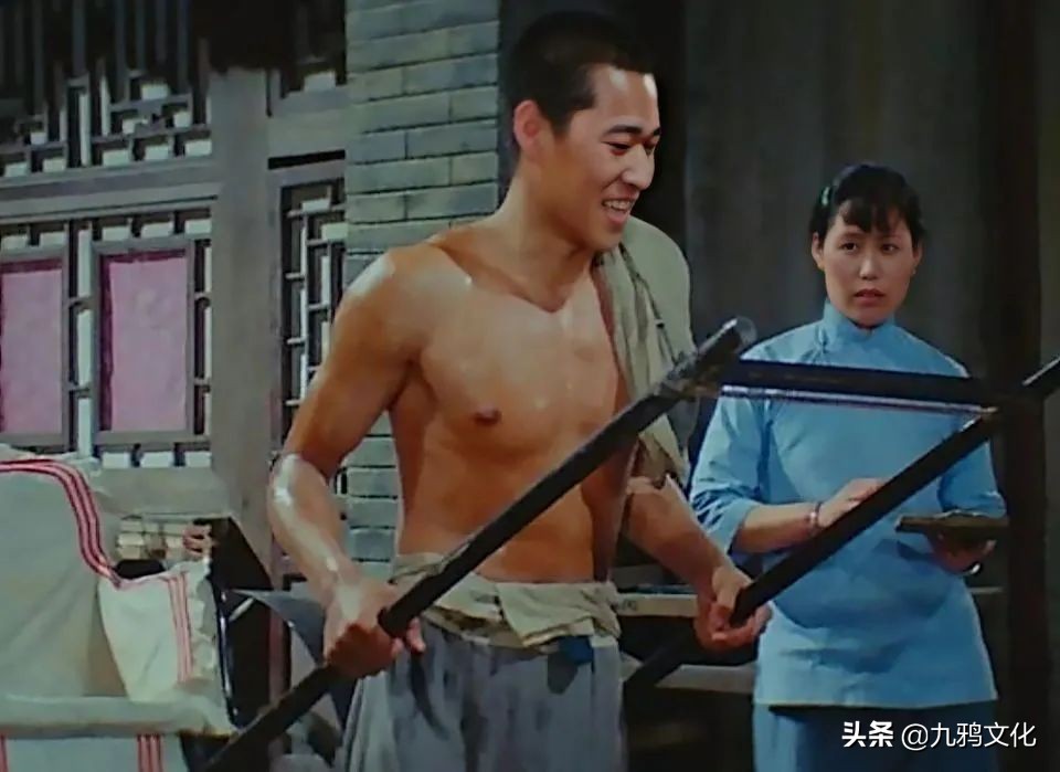 虎妞斯琴高娃张丰毅,骆驼祥子张丰毅拉车剧照