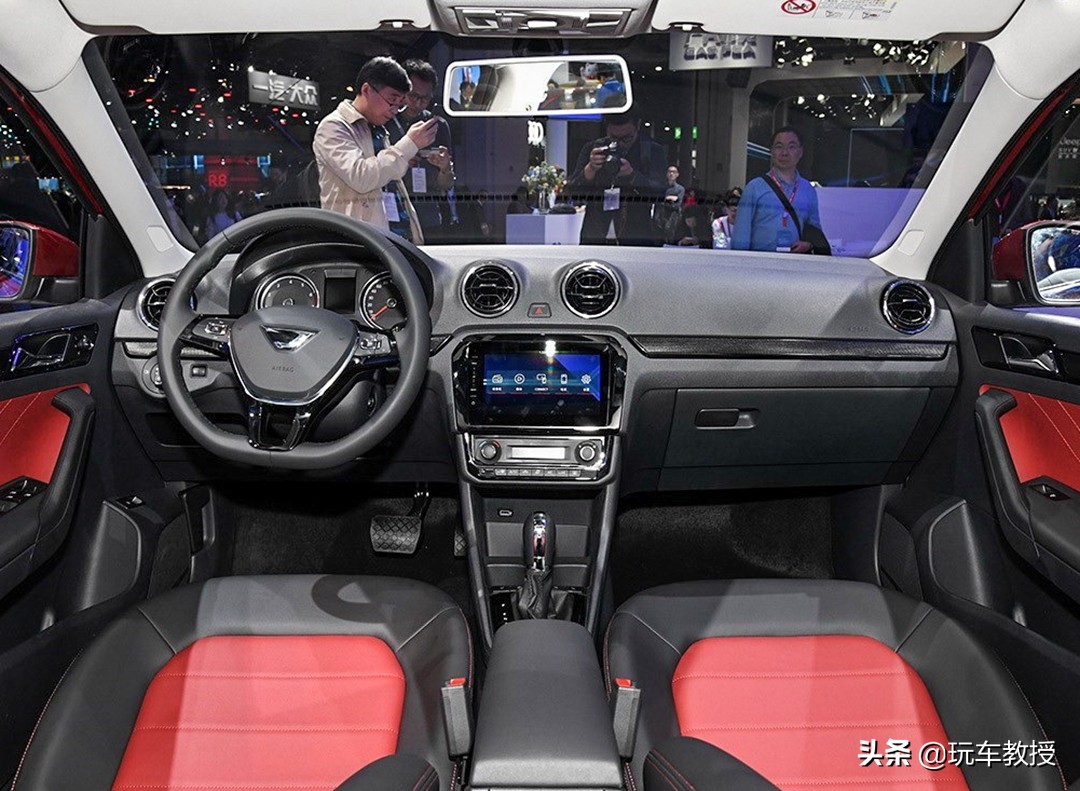 年轻人的选择紧凑级时尚轿车推荐,预算10-15万选这三款轿车准没错