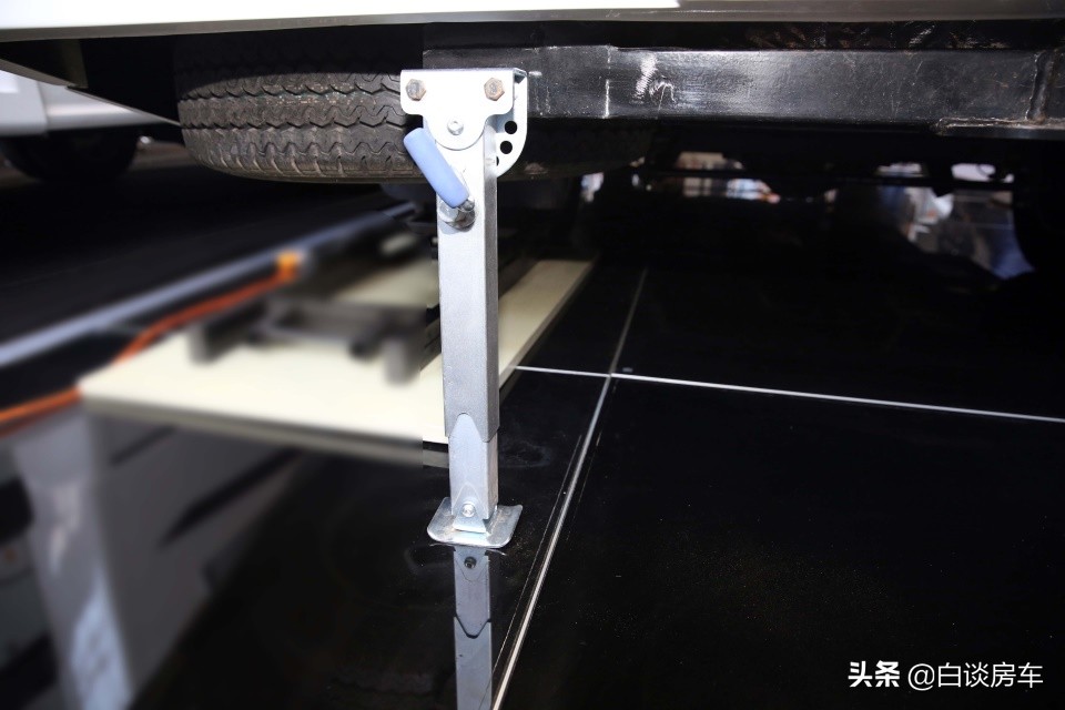 依维柯8at房车驾驶体验,最便宜依维柯8at房车