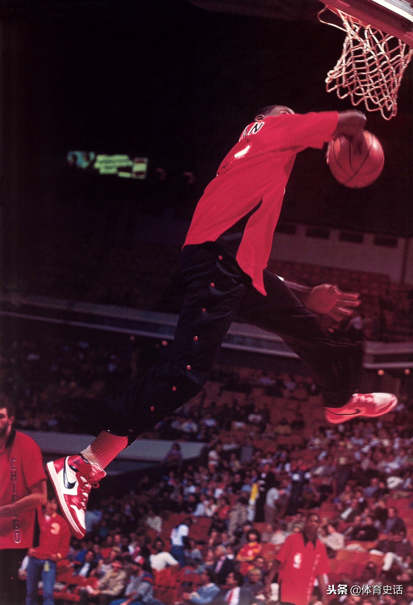 迈克尔乔丹封神之路空中大灌篮,乔丹纪录片封神之路中文解说