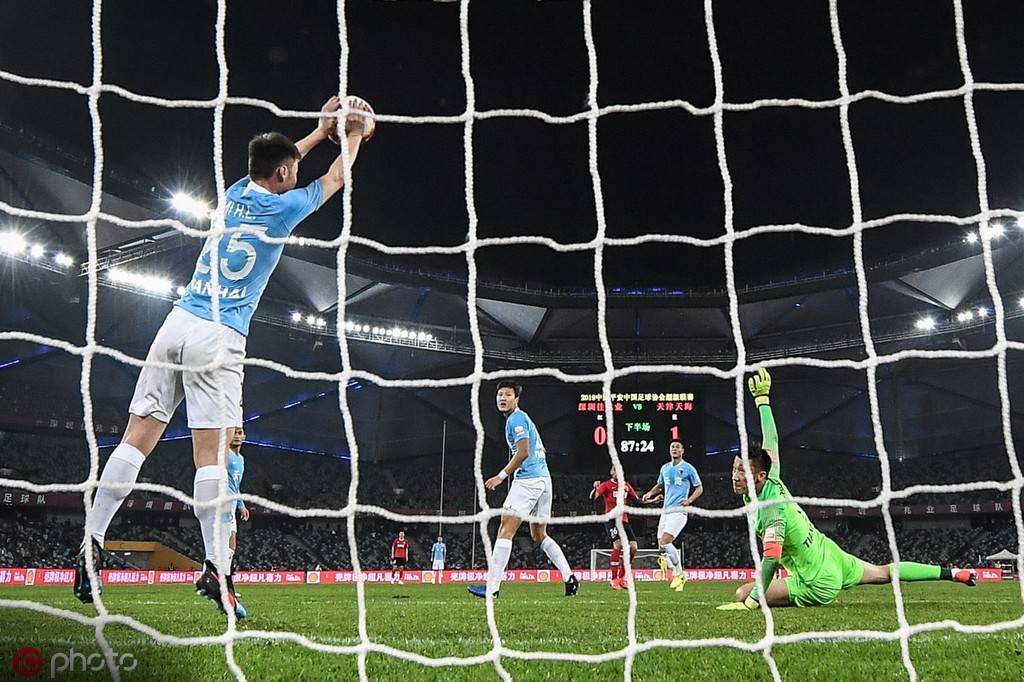 主动扩大防守范围手球,足球新规则自己停球打手算手球么