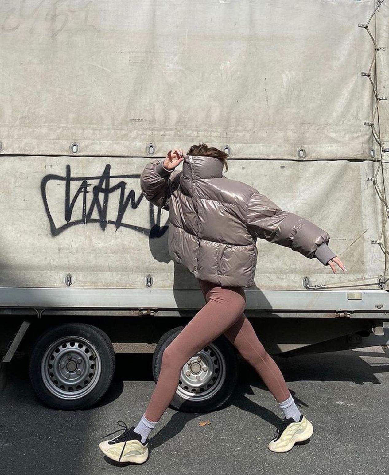 鲨鱼裤羽绒服穿法,今年最火的鲨鱼裤穿搭图片