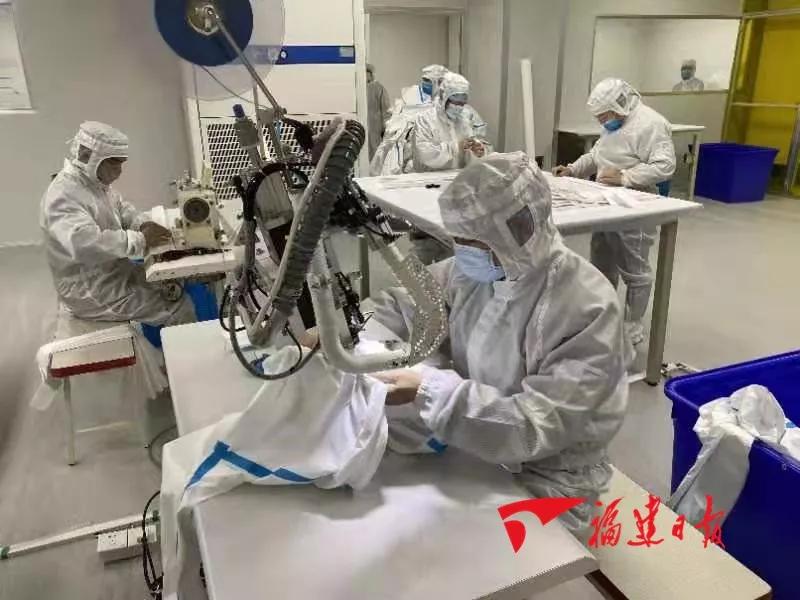 中国企业紧急转产口罩防护服,数千企业紧急转产生产口罩防护服