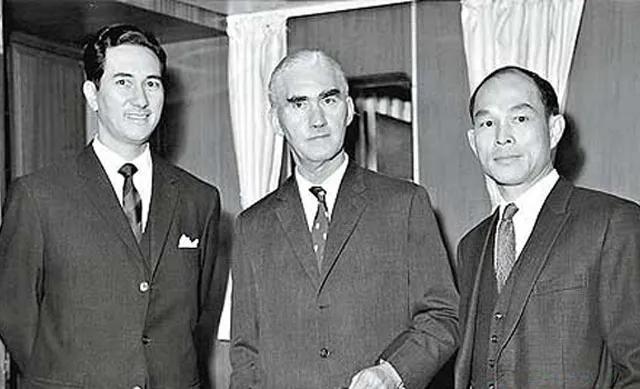 赌王一生的家庭关系图,赌王早年经历