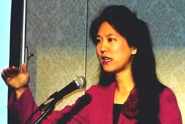 没有她世界依然在绽放,没有她的世界就没有存在的必要