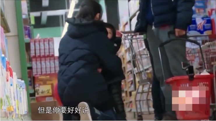 小孩子发脾气就打妈妈怎么办,孩子发脾气打爸爸怎么办