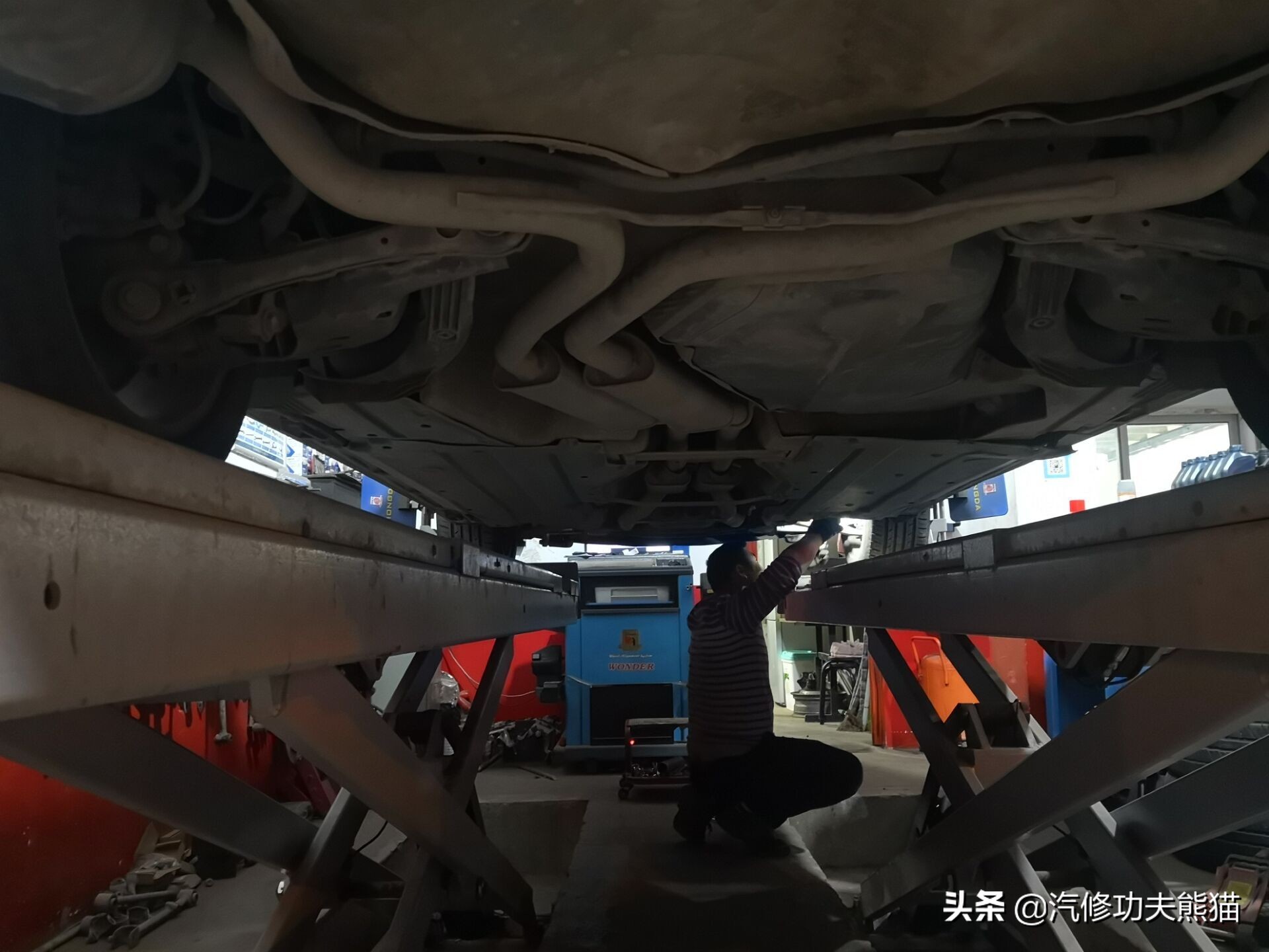 16款奥迪a6l2.5自吸发动机漏油,奥迪a6l2.4免拆烧机油处理靠谱吗