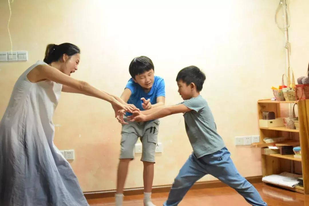 当朋友跟你开玩笑时你该怎么做,如果朋友误会你了该怎么做